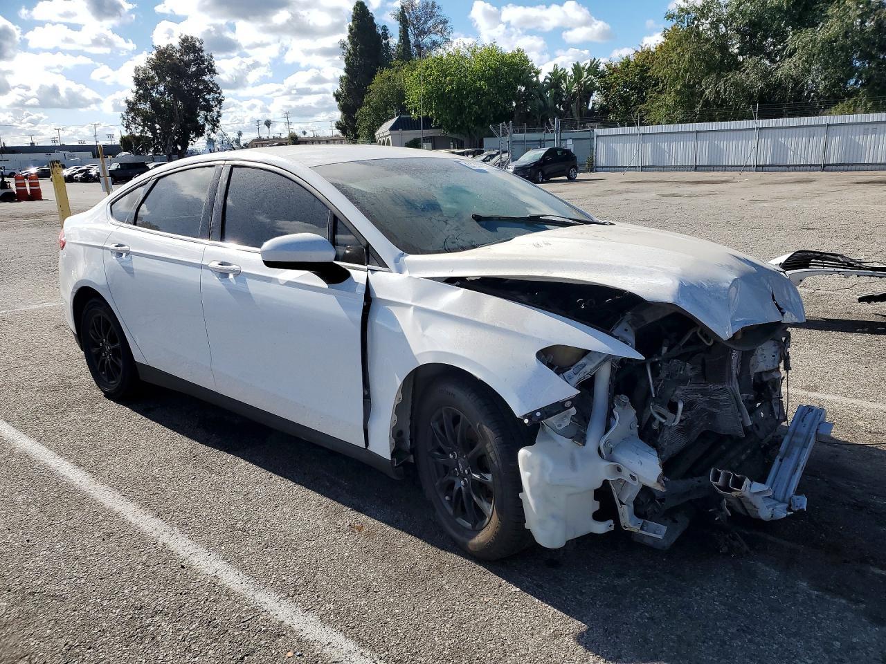 2016 Ford Fusion S - Фото 4