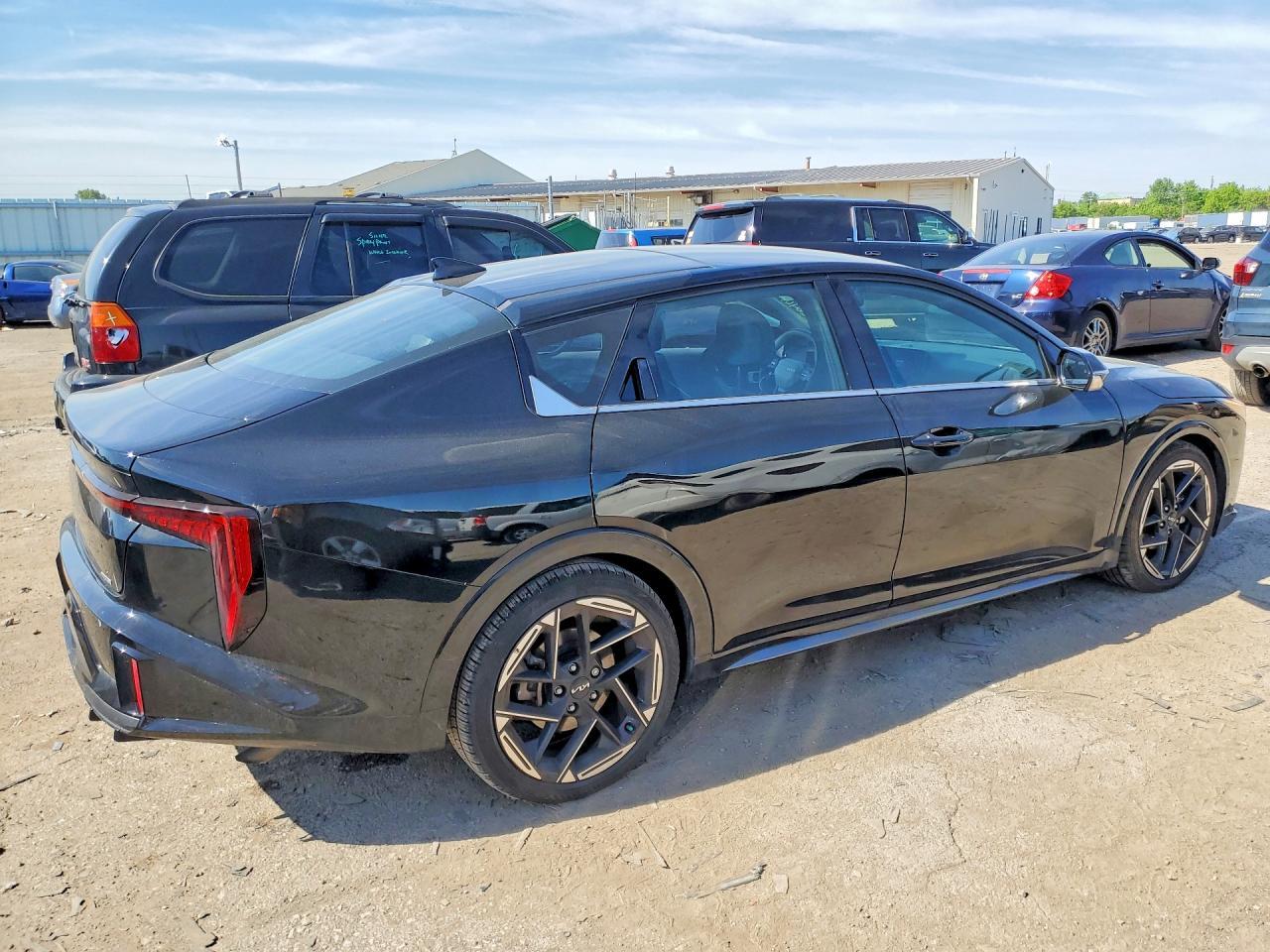 2025 Kia K4 Gt Line - Image 3
