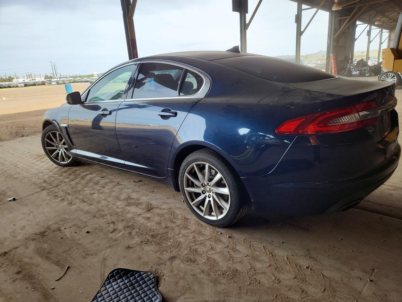 2013 Jaguar Xf - Image 2