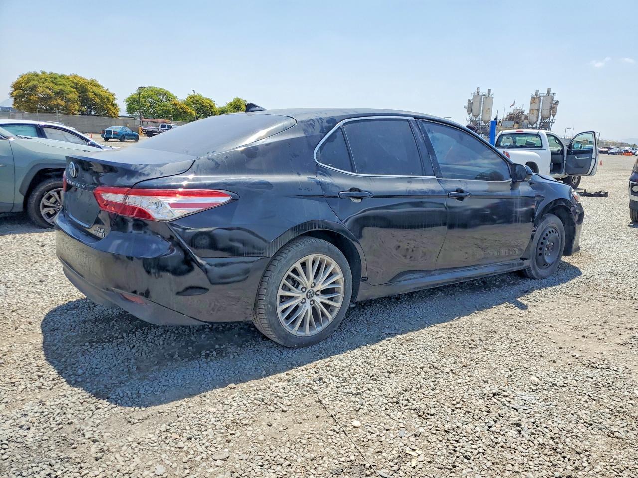 2019 Toyota Camry Hybrid Xle - Image 3