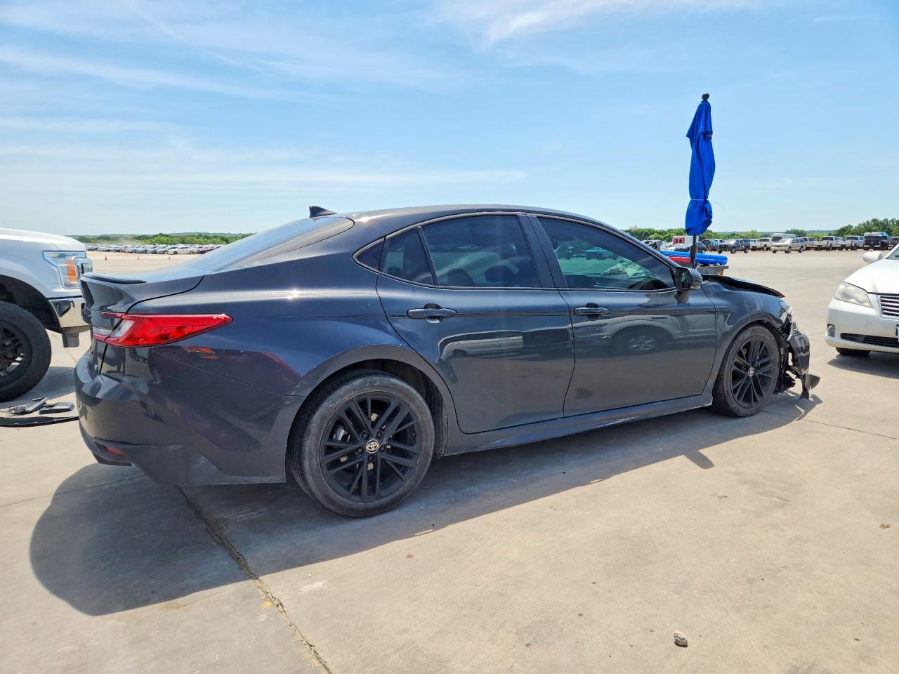 2025 Toyota Camry Se - Фото 3
