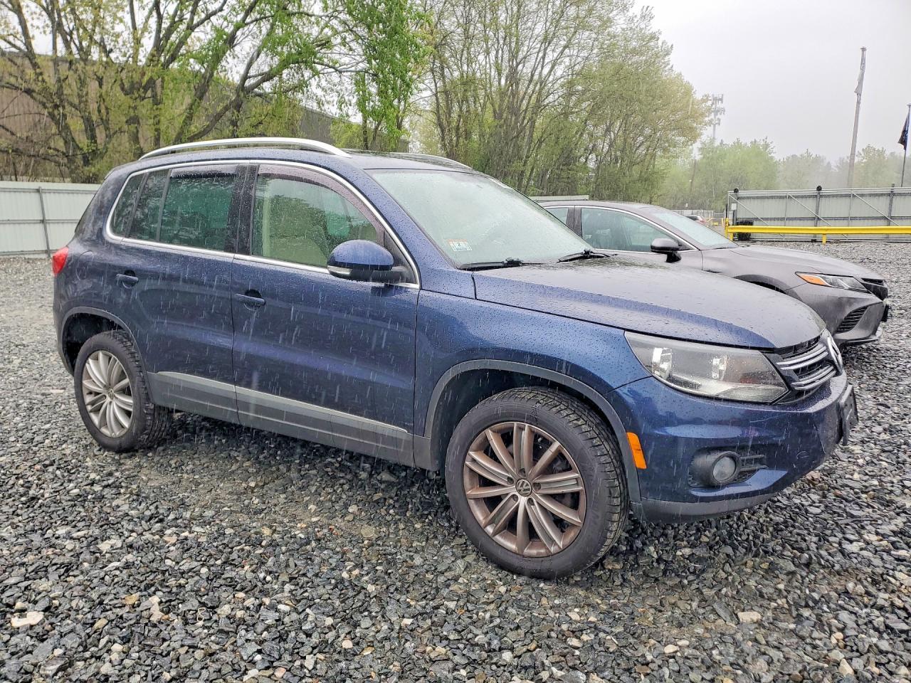 2015 Volkswagen Tiguan S - Image 4