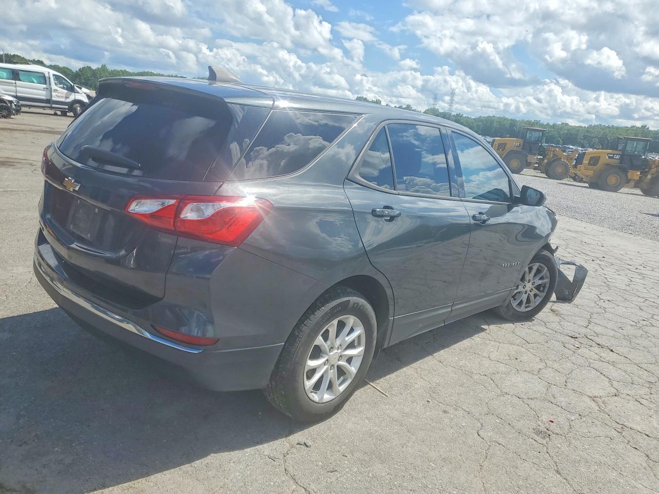 2018 Chevrolet Equinox Ls - Image 3