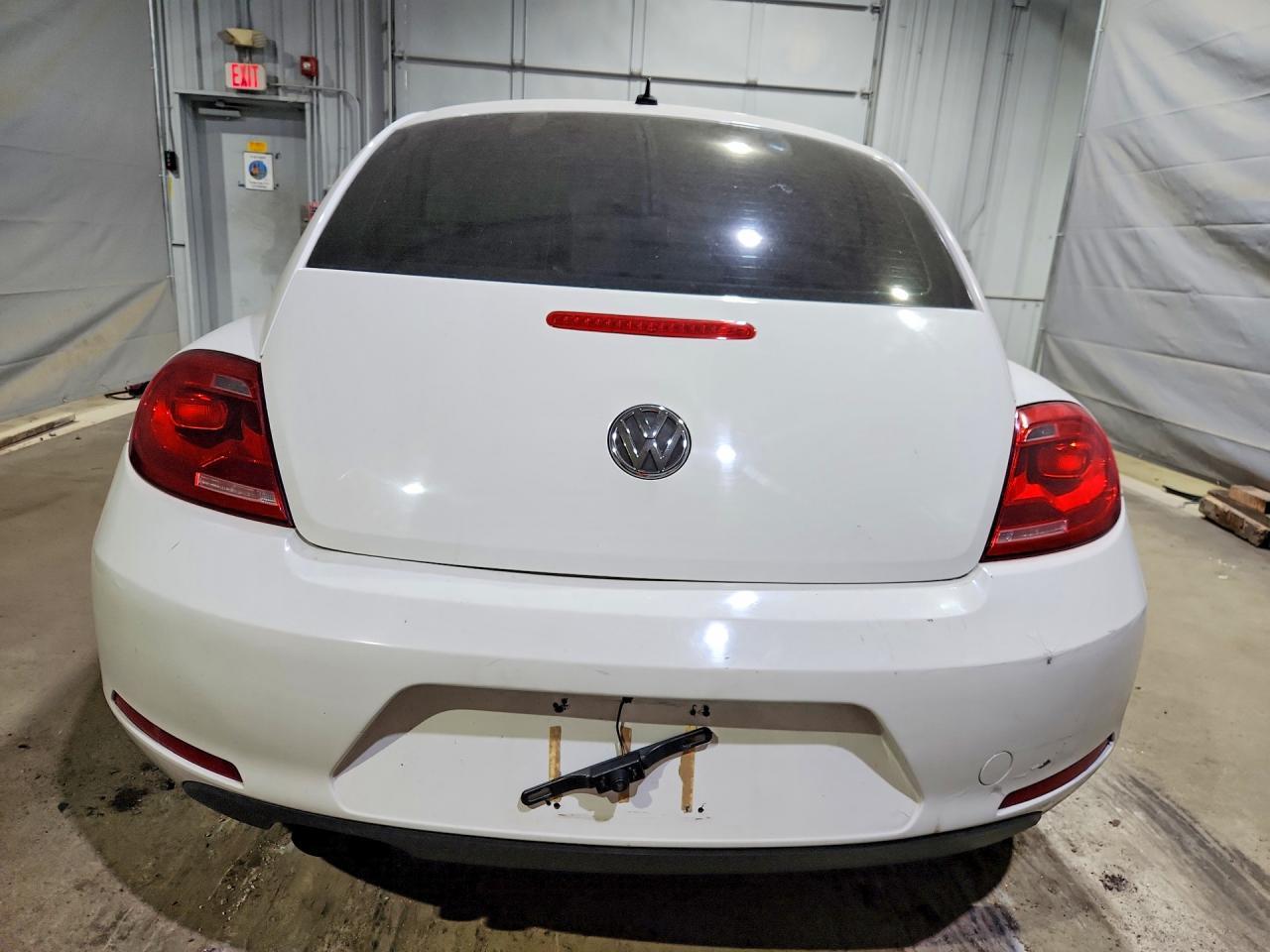 2012 Volkswagen Beetle - Фото 6