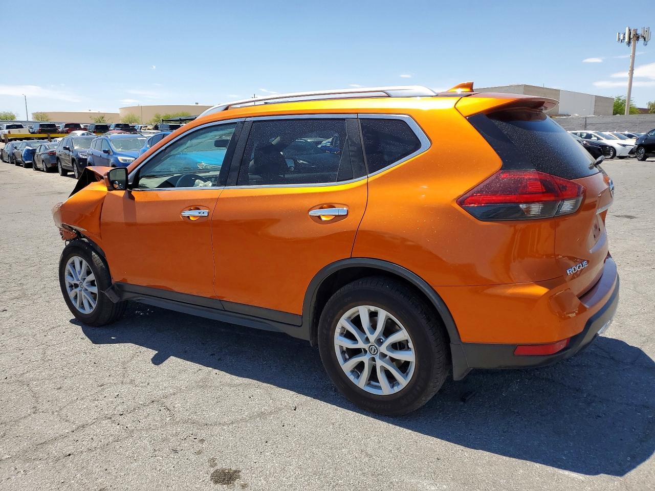 2018 Nissan Rogue Sv - Image 2