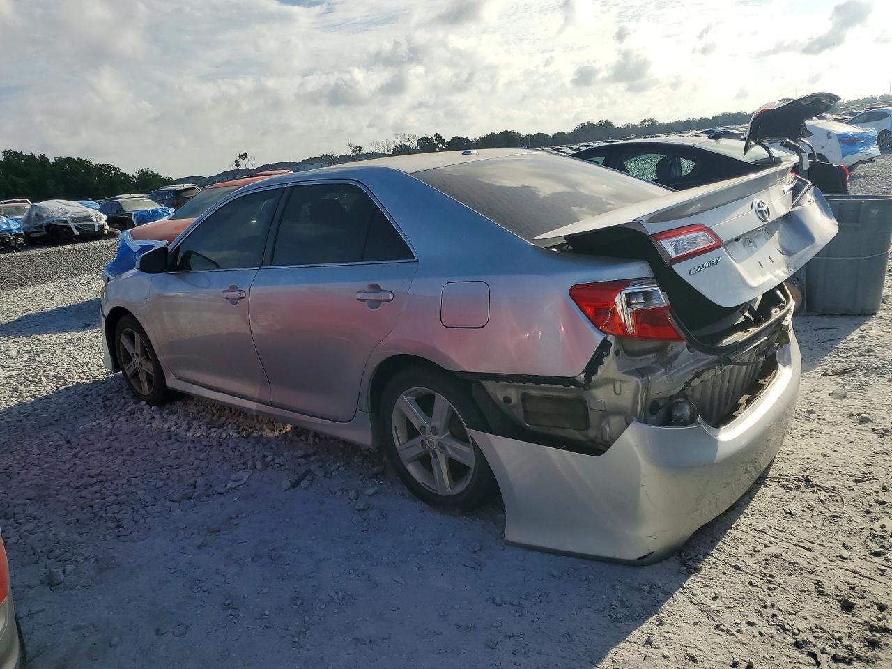 2012 Toyota Camry - Фото 2