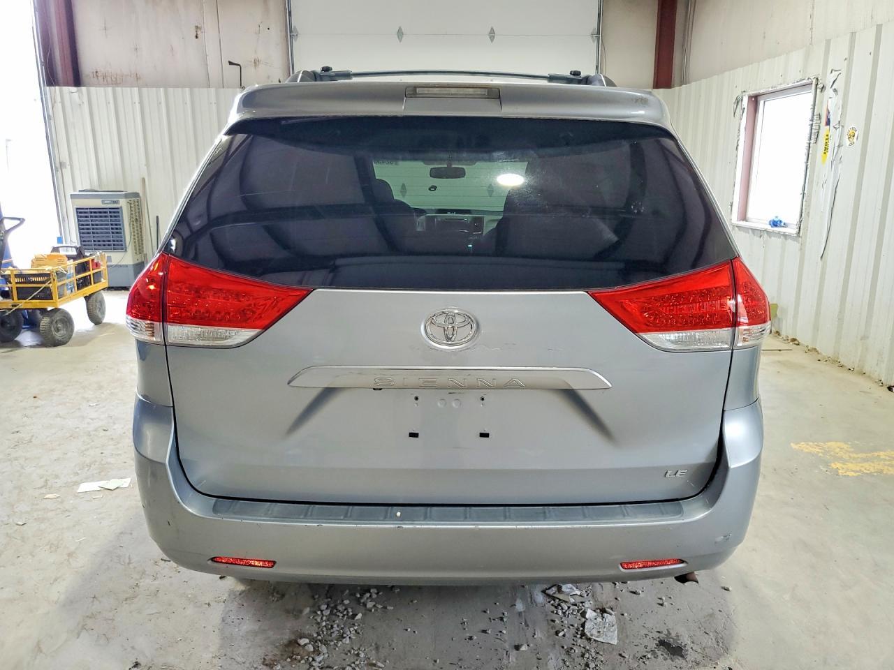 2013 Toyota Sienna Le - Image 6