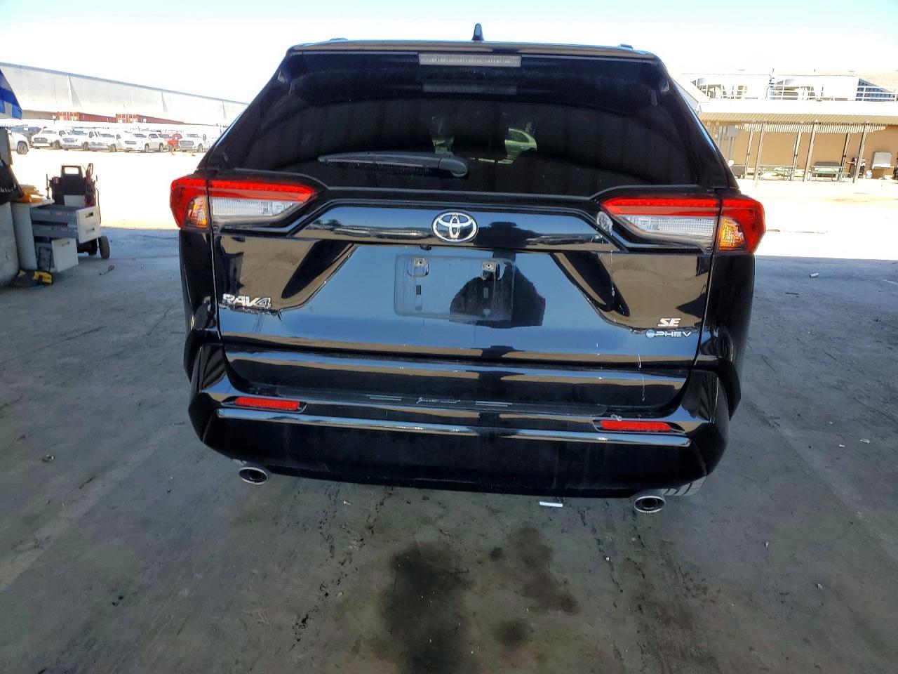 2025 Toyota Rav4 Se - Image 6