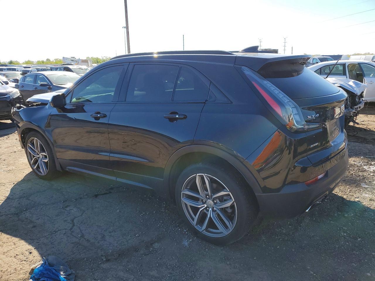 2019 Cadillac Xt4 Sport - Image 2