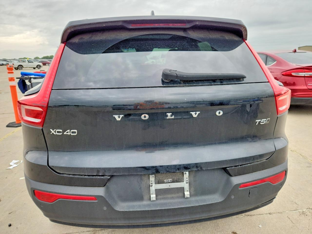 2022 Volvo Xc40 T5 R-Design - Фото 6