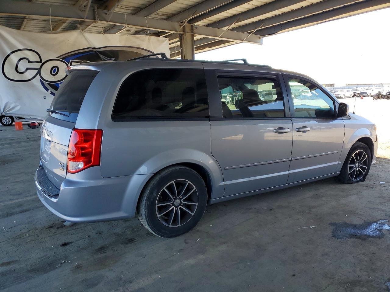 2016 Dodge Grand Caravan R - Image 3