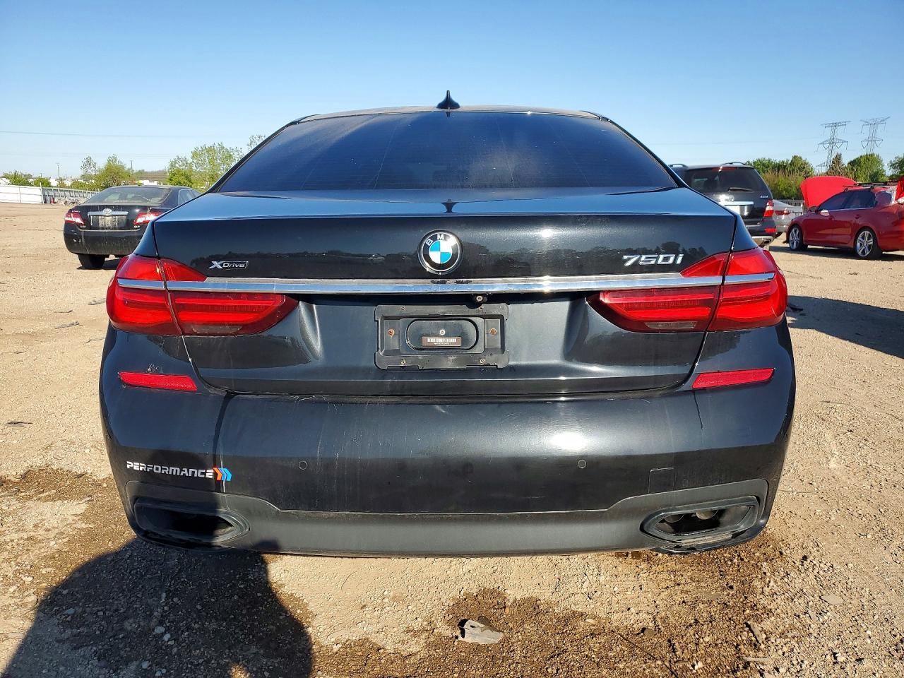 2016 BMW 750 Xi - Фото 6
