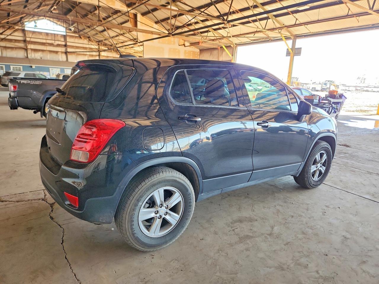 2022 Chevrolet Trax Ls - Image 3