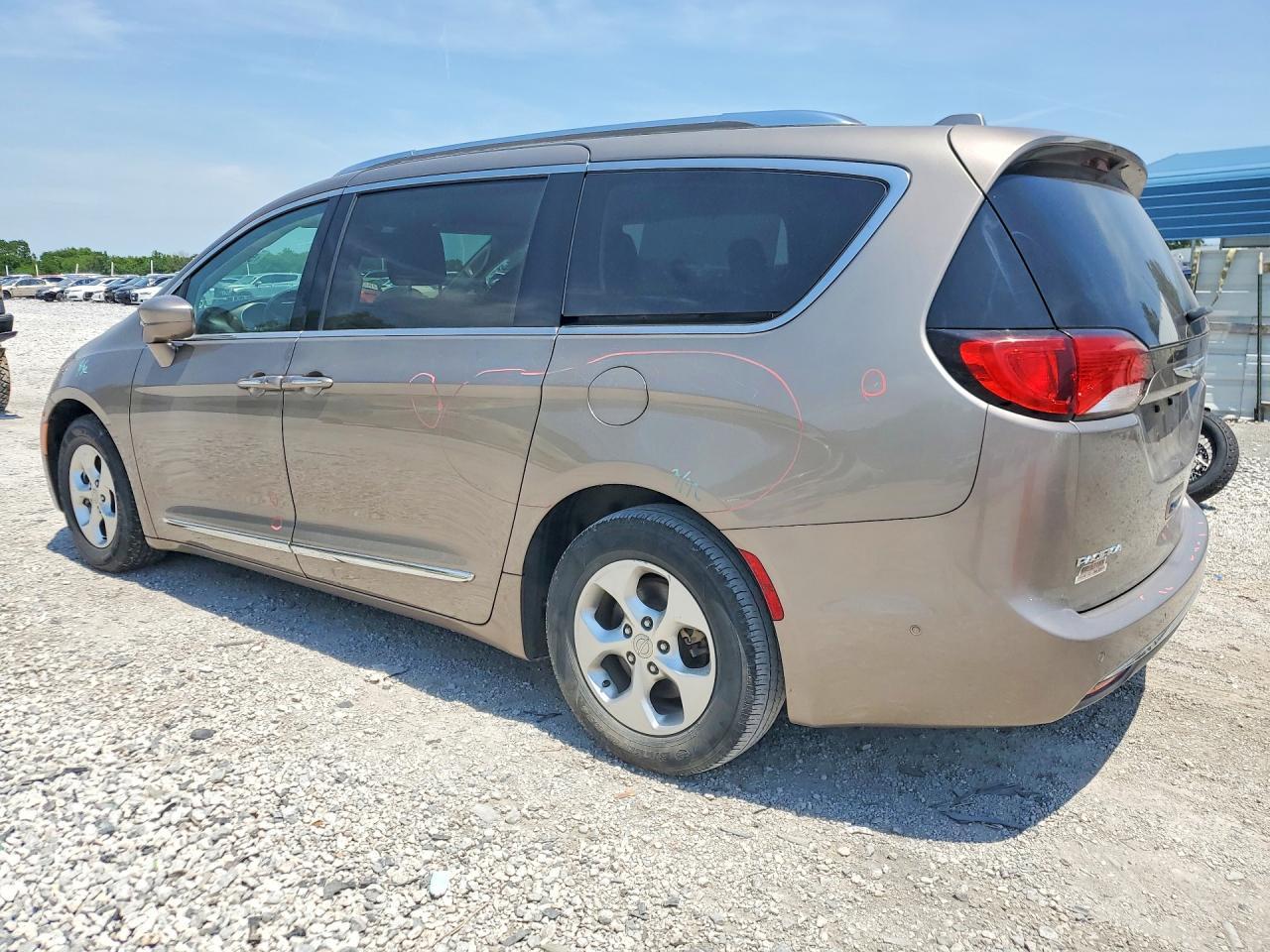2017 Chrysler Pacifica Touring L Plus - Фото 2