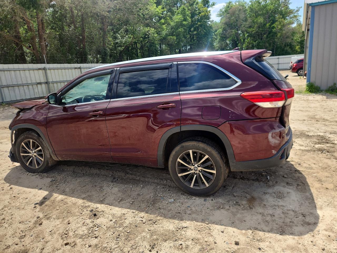 2017 Toyota Highlander Xle - Фото 2
