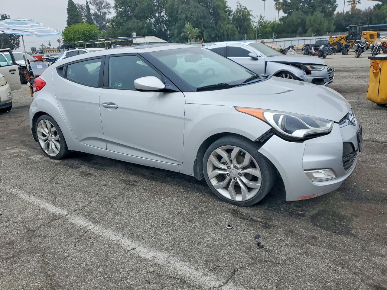 2012 Hyundai Veloster Base - Фото 4