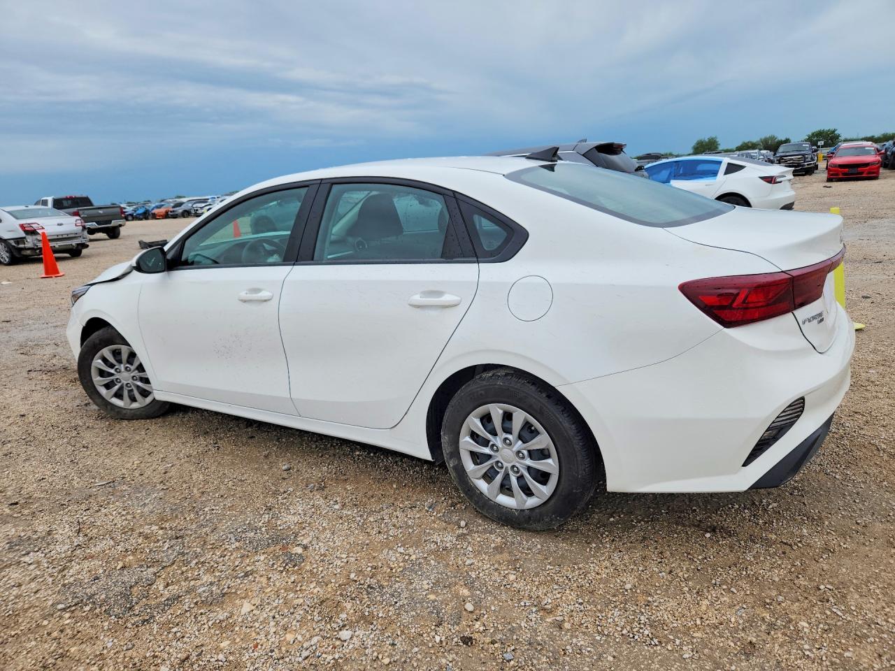 2024 Kia Forte Lx - Фото 2