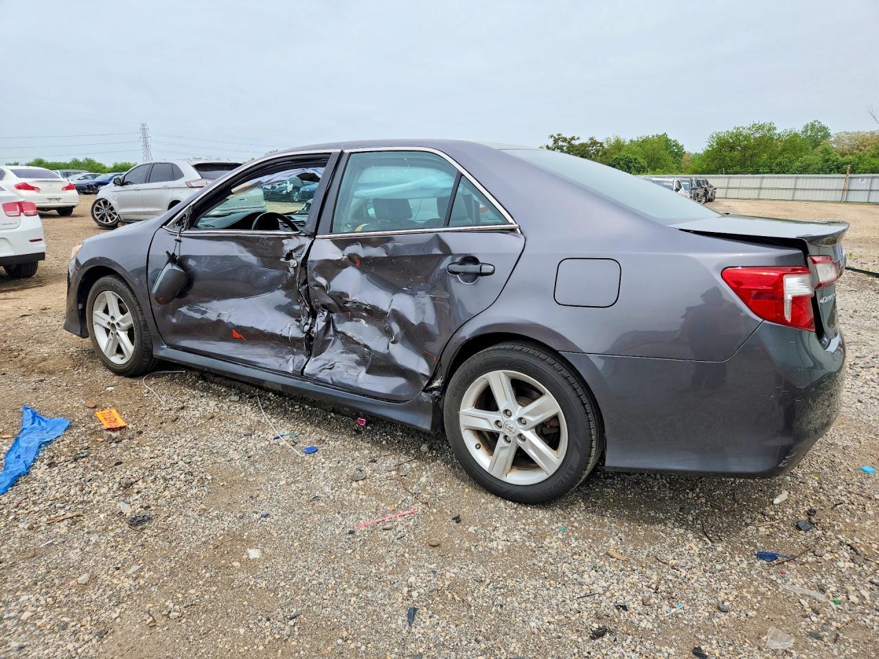 2014 Toyota Camry Se - Image 2
