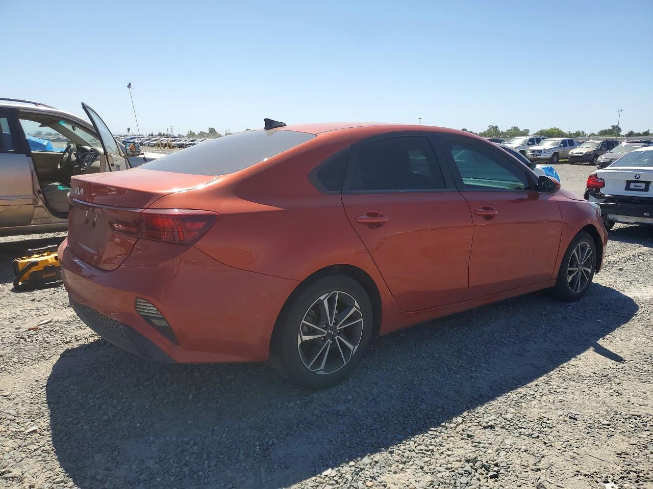2022 Kia Forte Lxs - Image 3