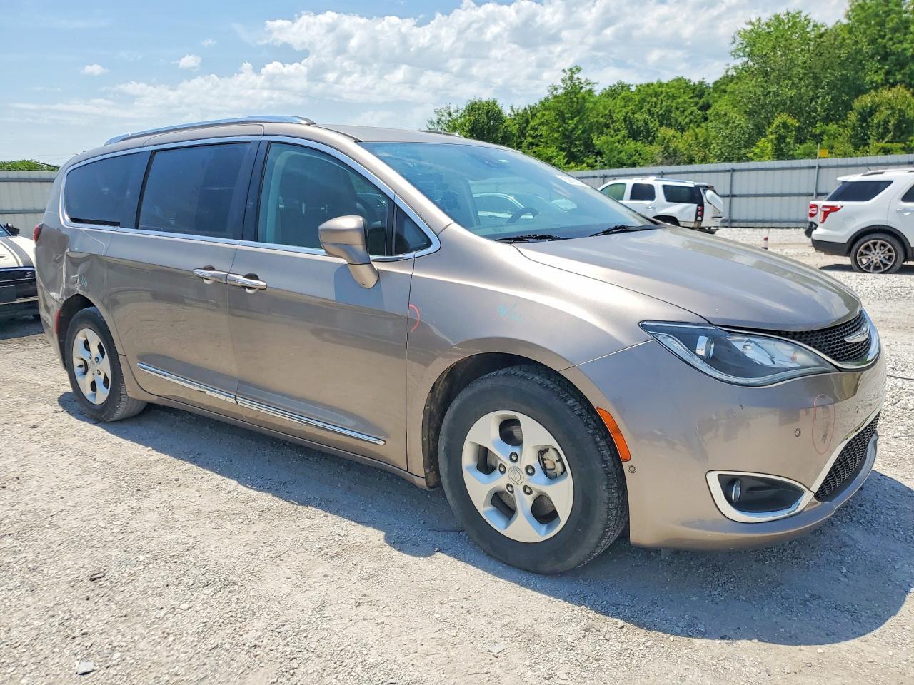 2017 Chrysler Pacifica Touring L Plus - Фото 4