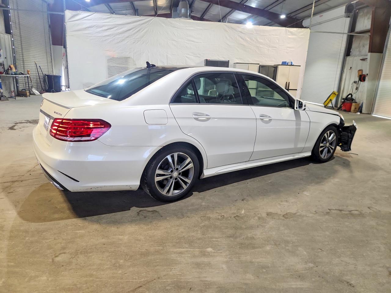 2015 Mercedes-Benz E 250 Bluetec - Image 3