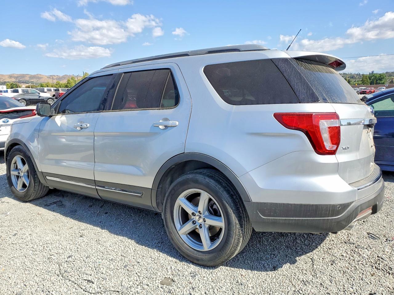 2018 Ford Explorer Xlt - Фото 2