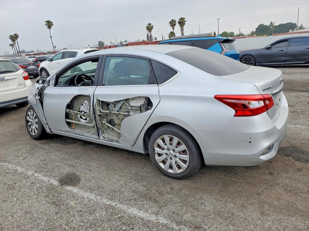2016 Nissan Sentra S - Фото 2