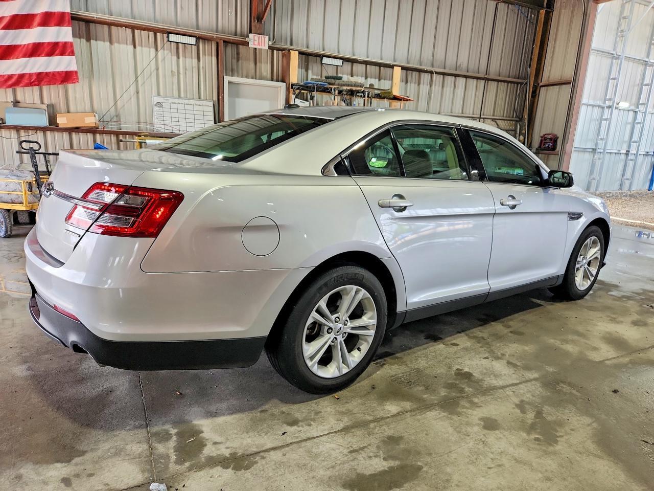 2018 Ford Taurus Se - Фото 3