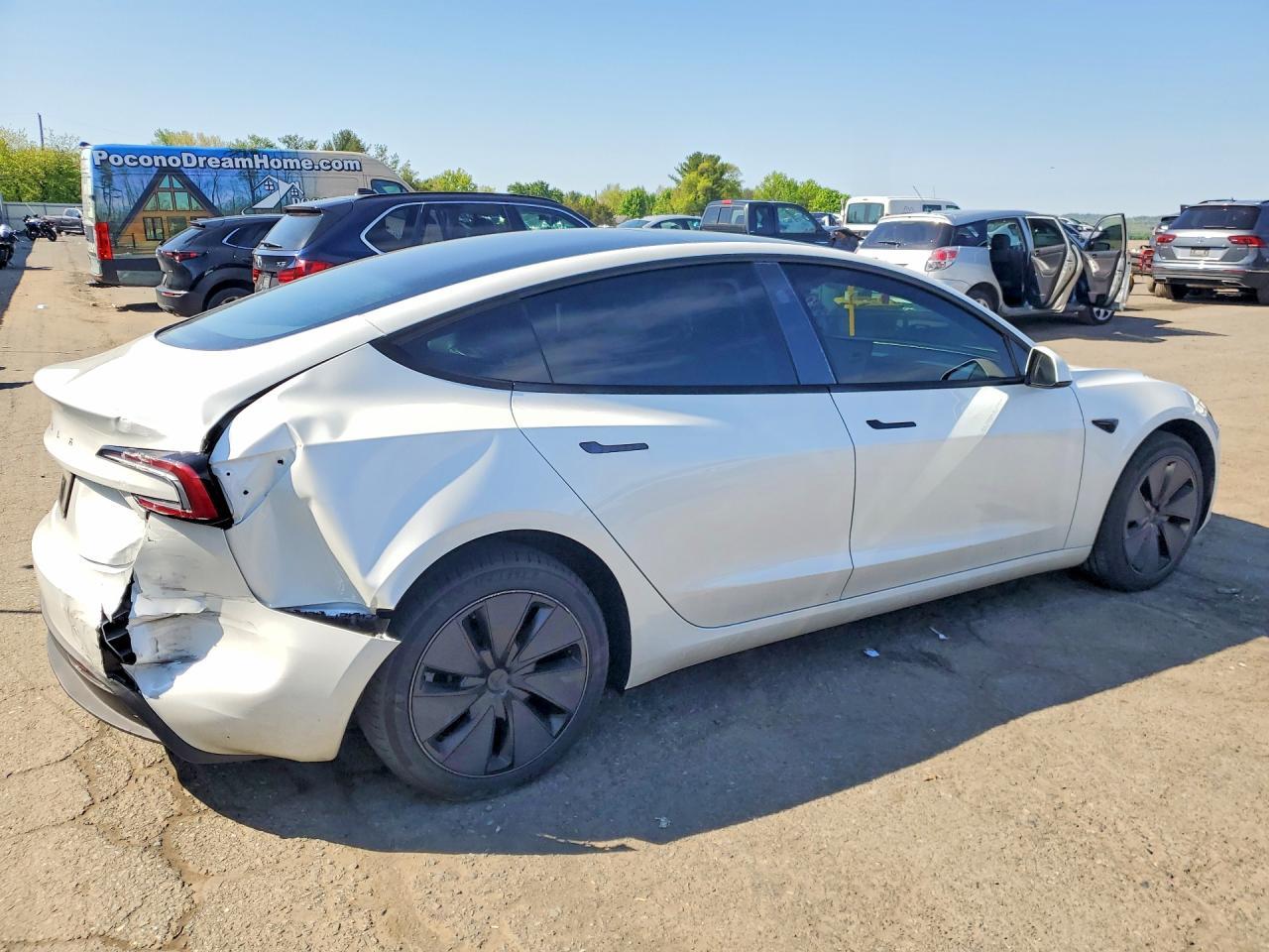 2025 Tesla Model 3 - Фото 3