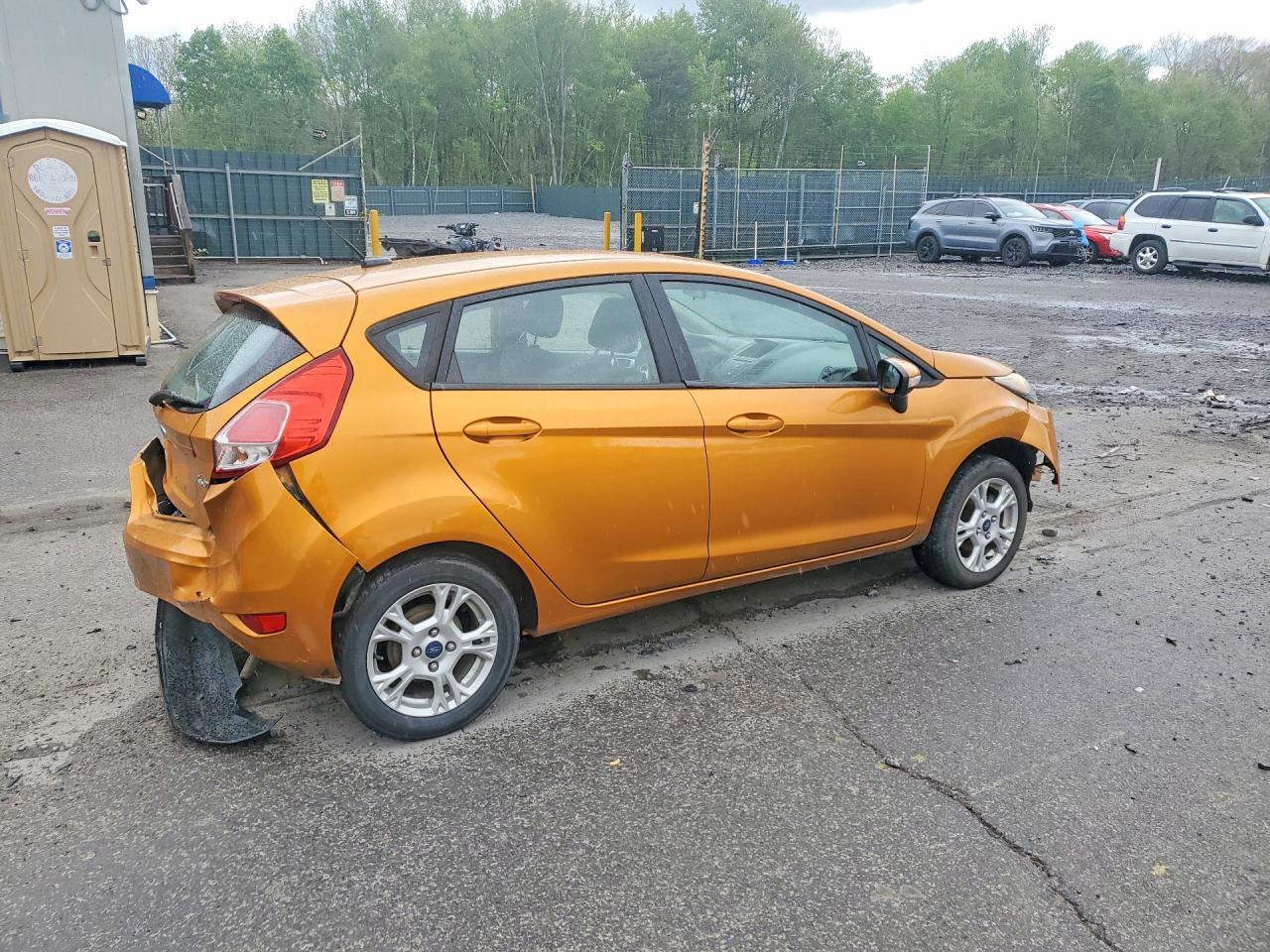 2016 Ford Fiesta Se - Фото 3