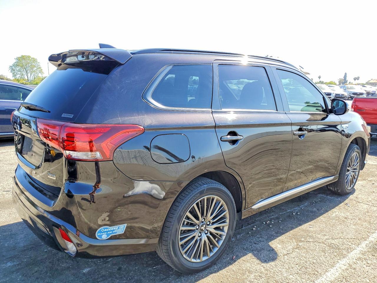 2021 Mitsubishi Outlander Fe - Image 3
