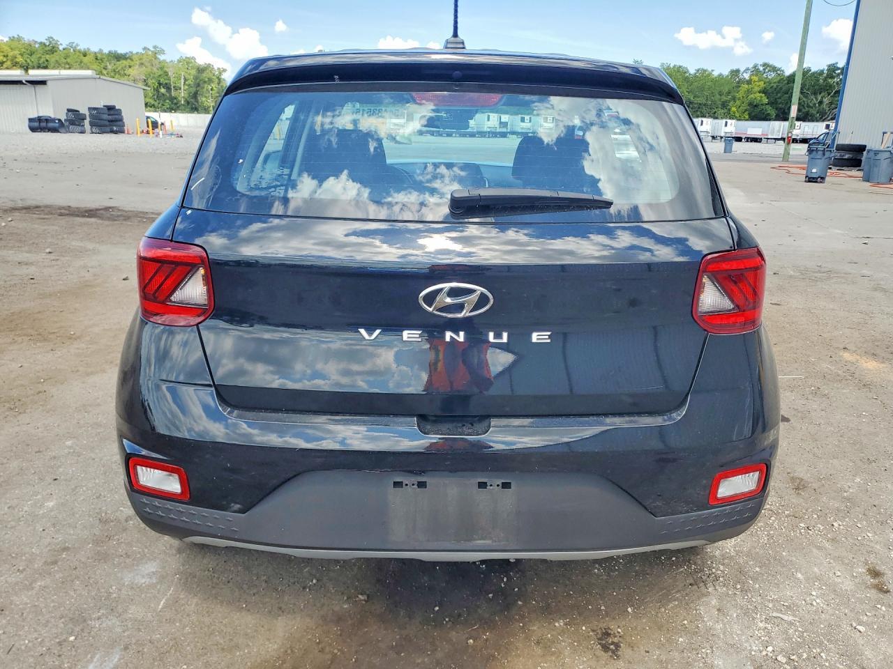 2024 Hyundai Venue Se - Image 6
