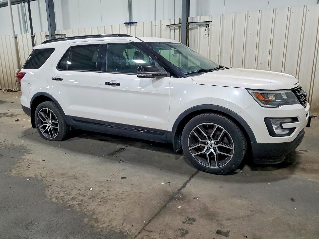 2016 Ford Explorer Sport - Image 4