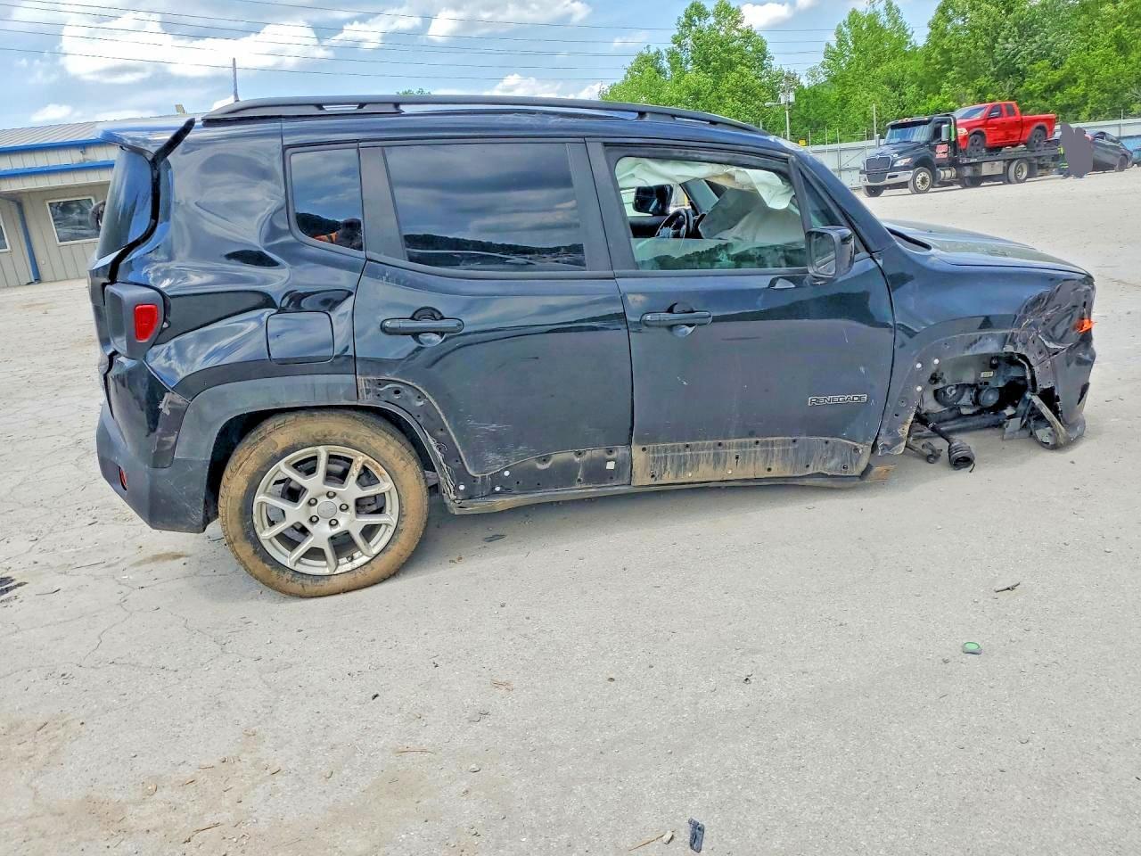 2020 Jeep Renegade - Фото 3