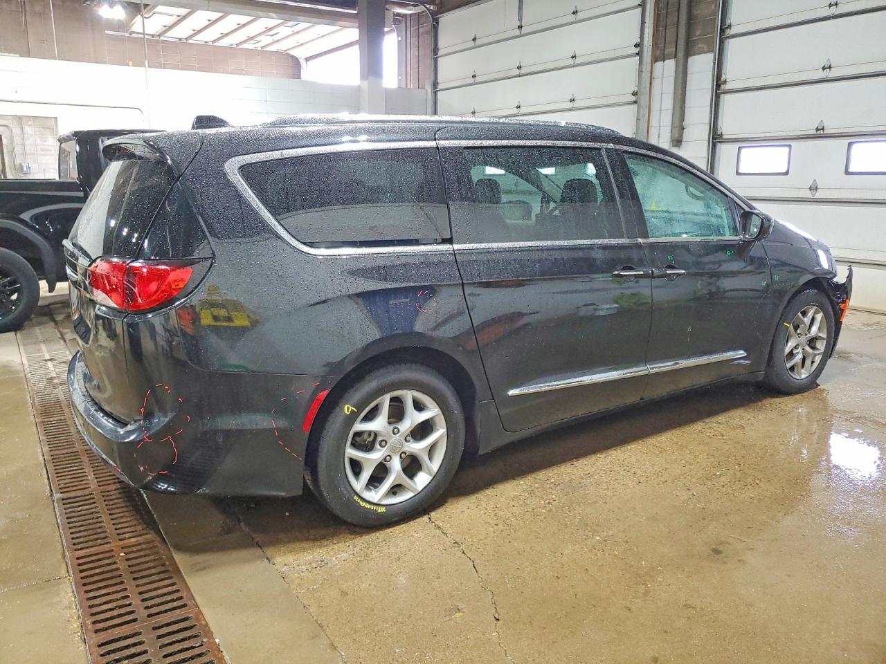 2017 Chrysler Pacifica Touring L Plus - Image 3