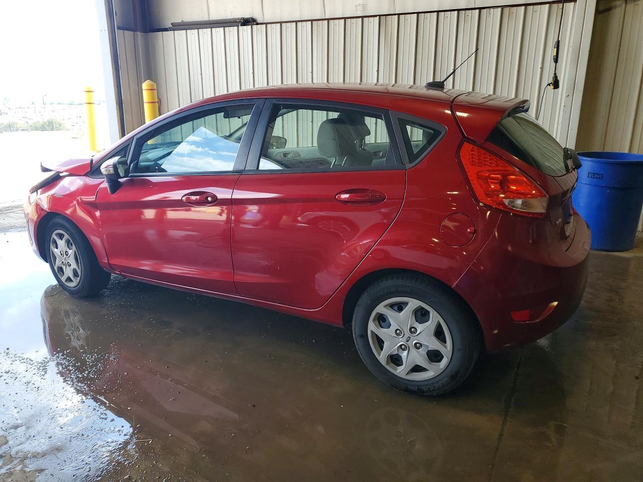 2013 Ford Fiesta Se - Image 2