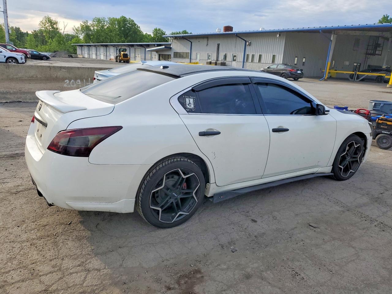 2010 Nissan Maxima 3.5 S - Image 3