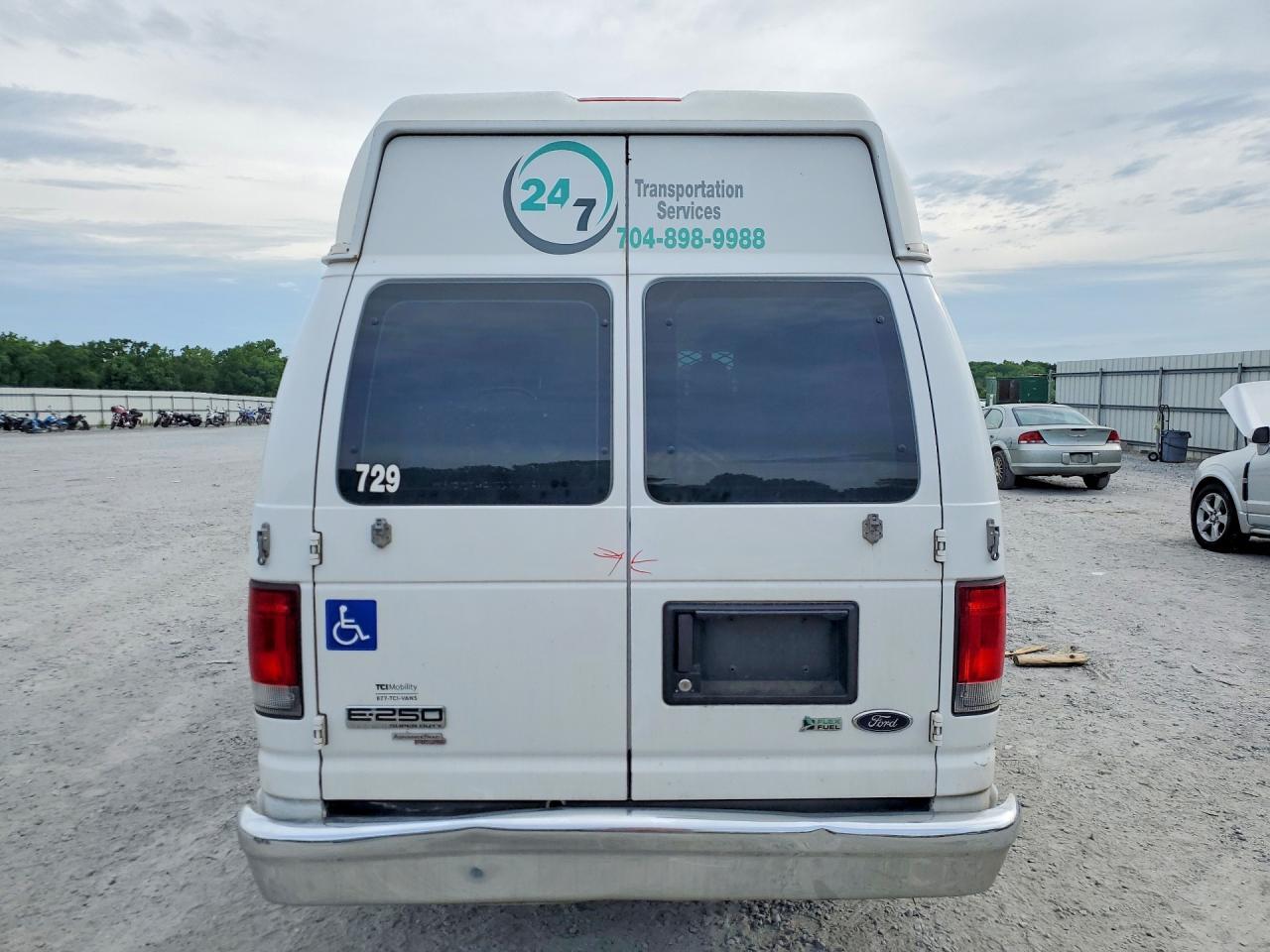 2014 Ford Econoline E250 Van - Фото 6