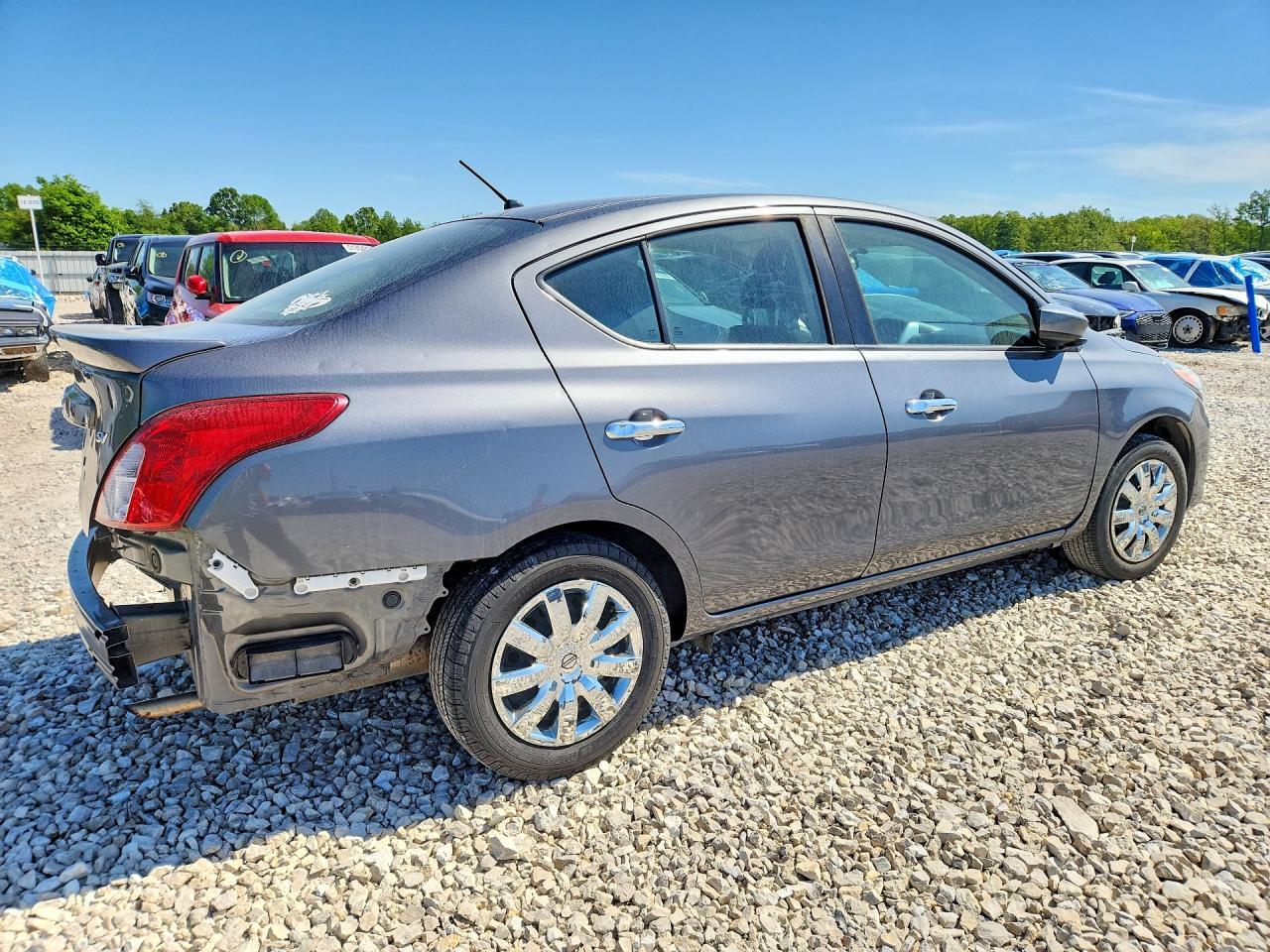 2018 Nissan Versa Sv - Image 3