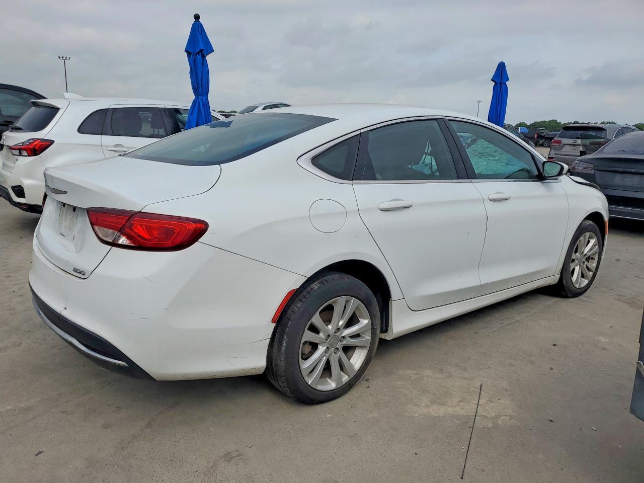 2016 Chrysler 200 Limited - Image 3