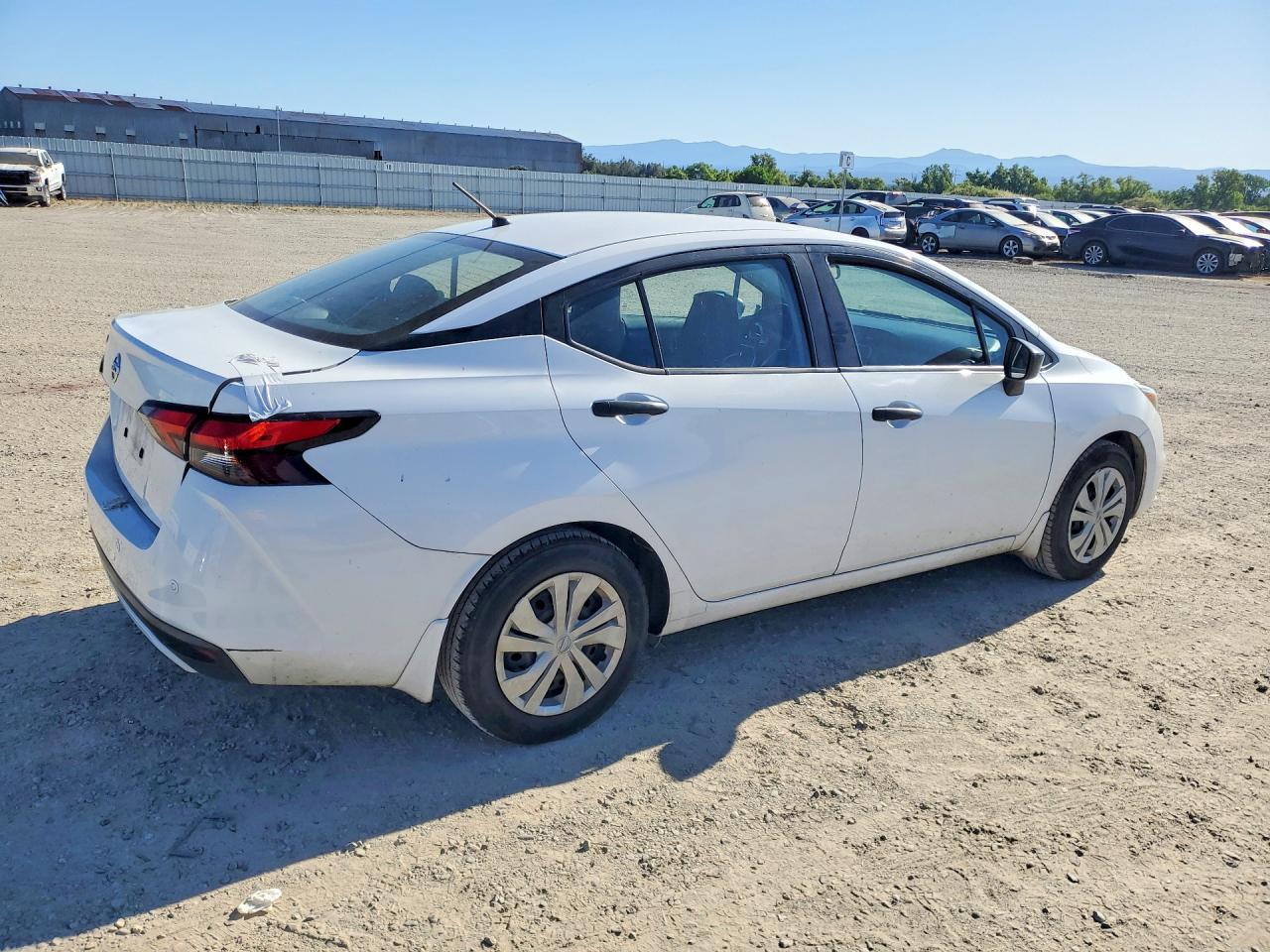 2020 Nissan Versa S - Фото 3