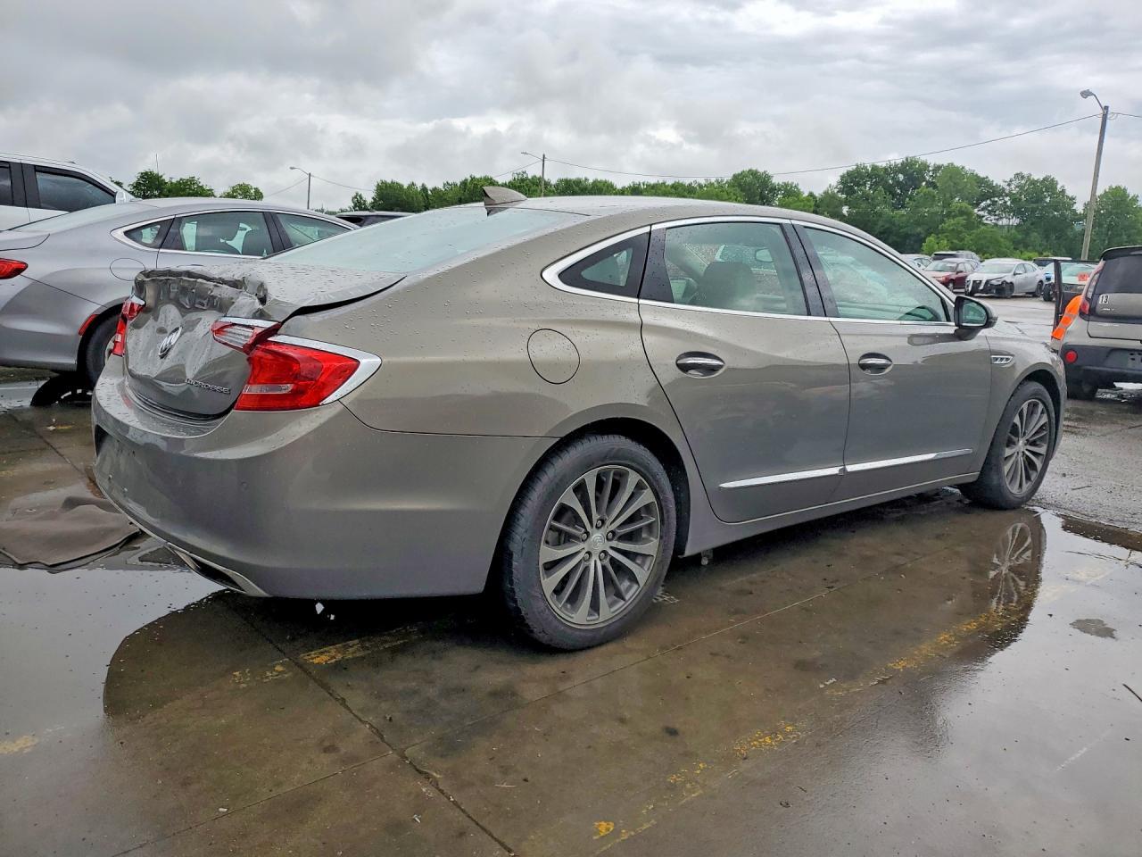 2017 Buick Lacrosse Essence - Image 3