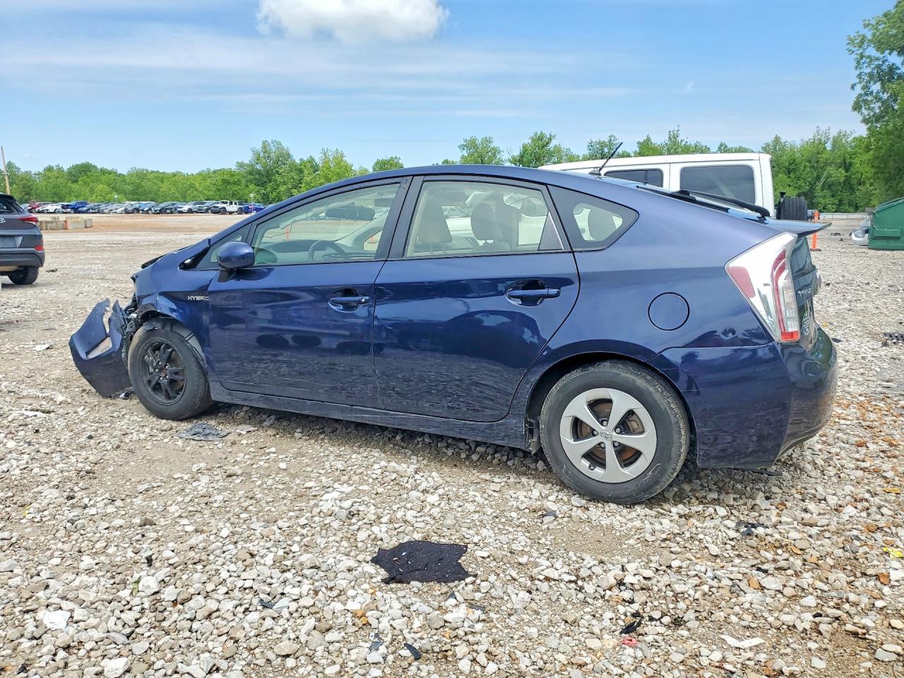 2015 Toyota Prius Two - Фото 2