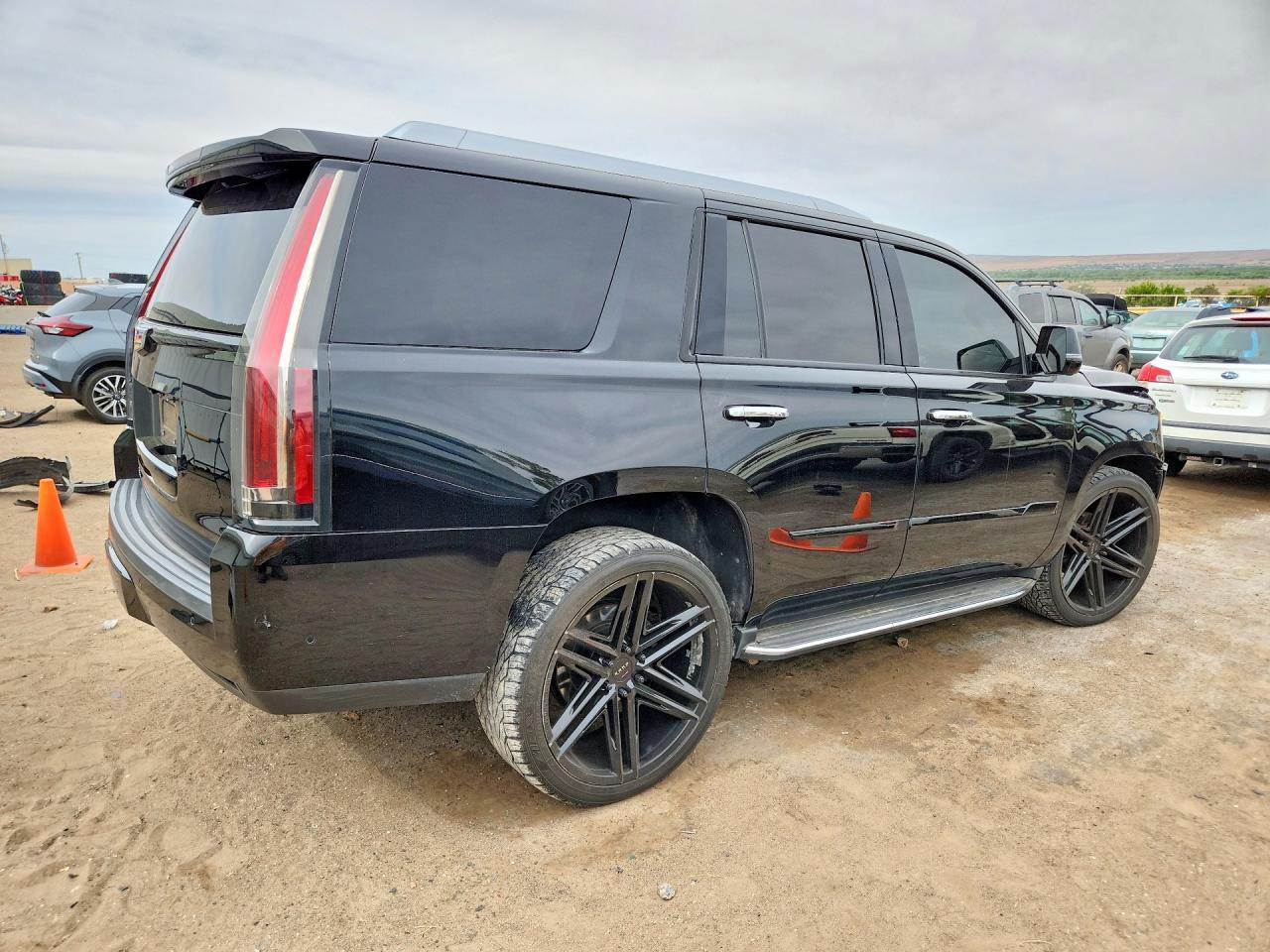 2019 Cadillac Escalade Luxury - Image 3