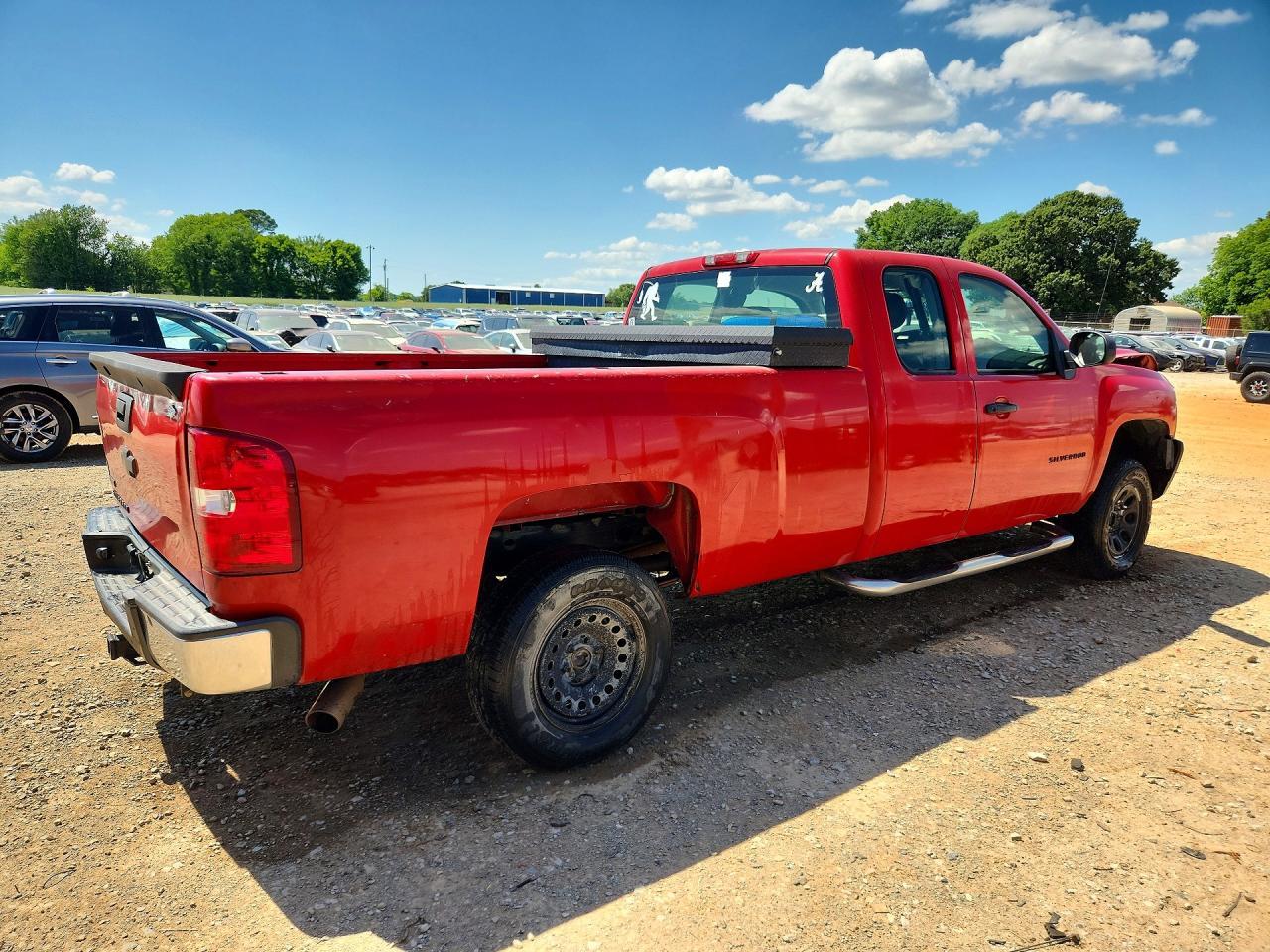 2010 Chevrolet Silverado C1500 - Image 3