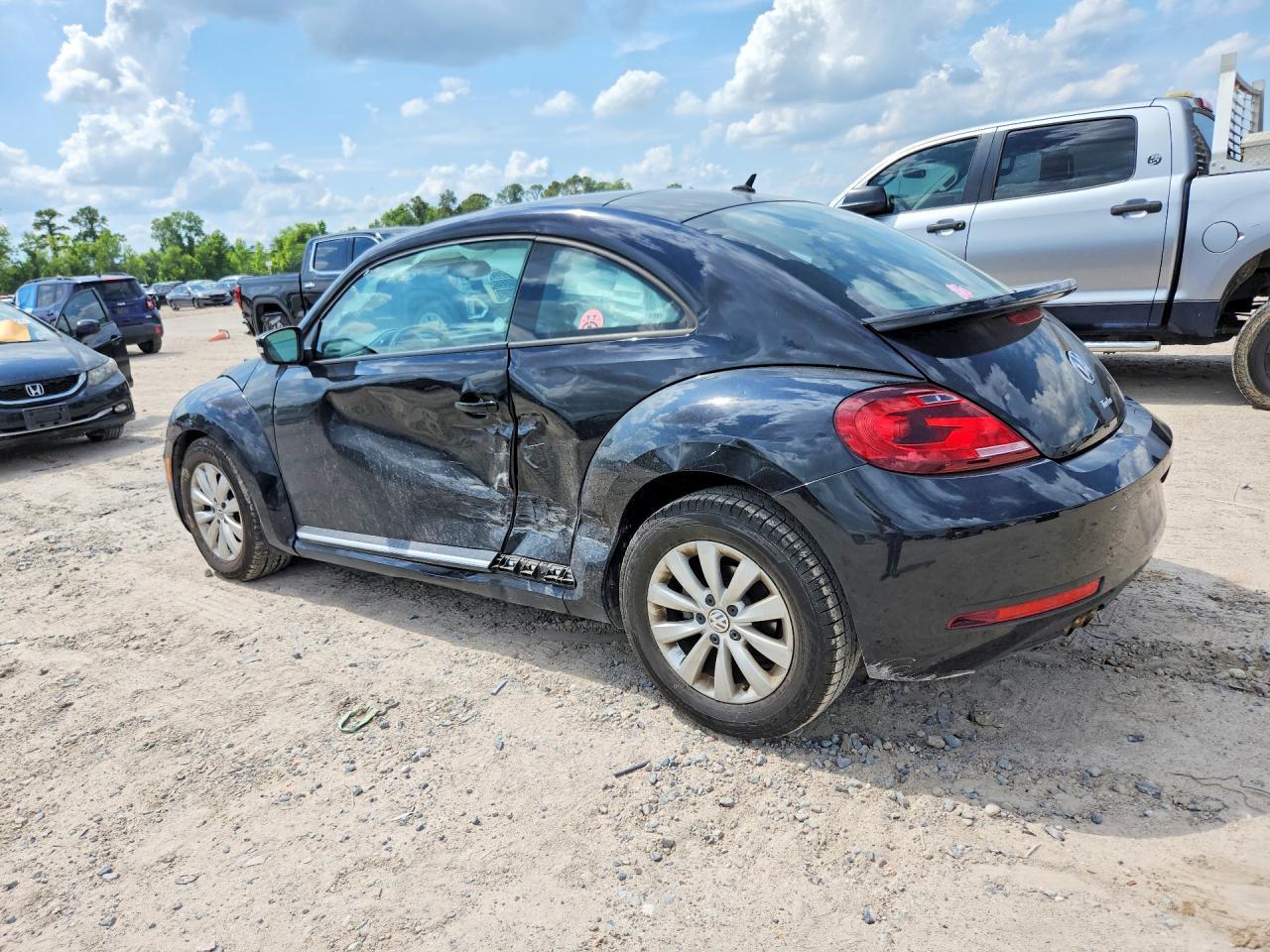 2019 Volkswagen Beetle S - Фото 2