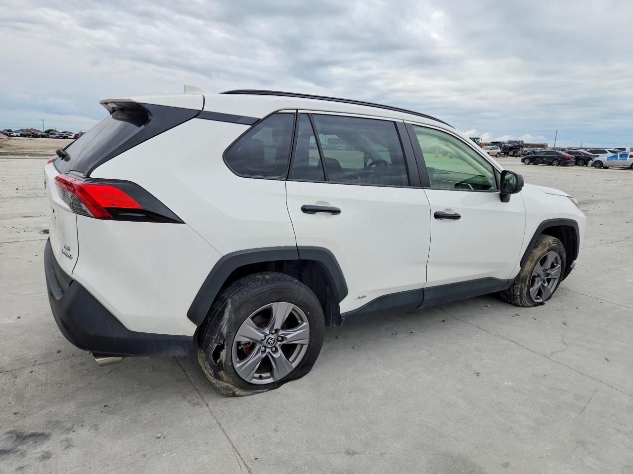 2024 Toyota Rav4 Le - Image 3