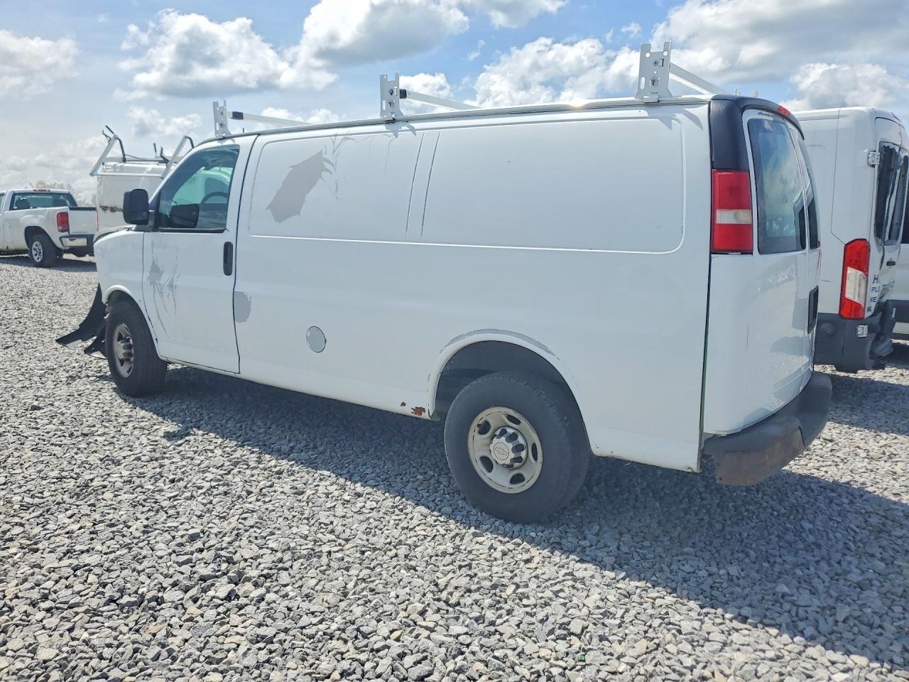 2013 Chevrolet Express Delivery Van - Фото 2