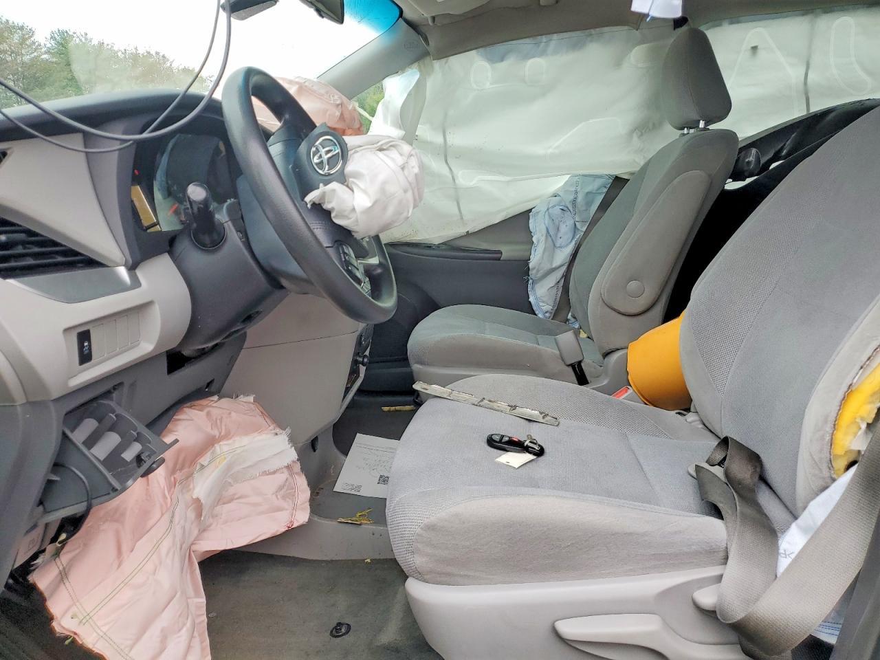 2015 Toyota Sienna L 7-Passenger - Фото 7