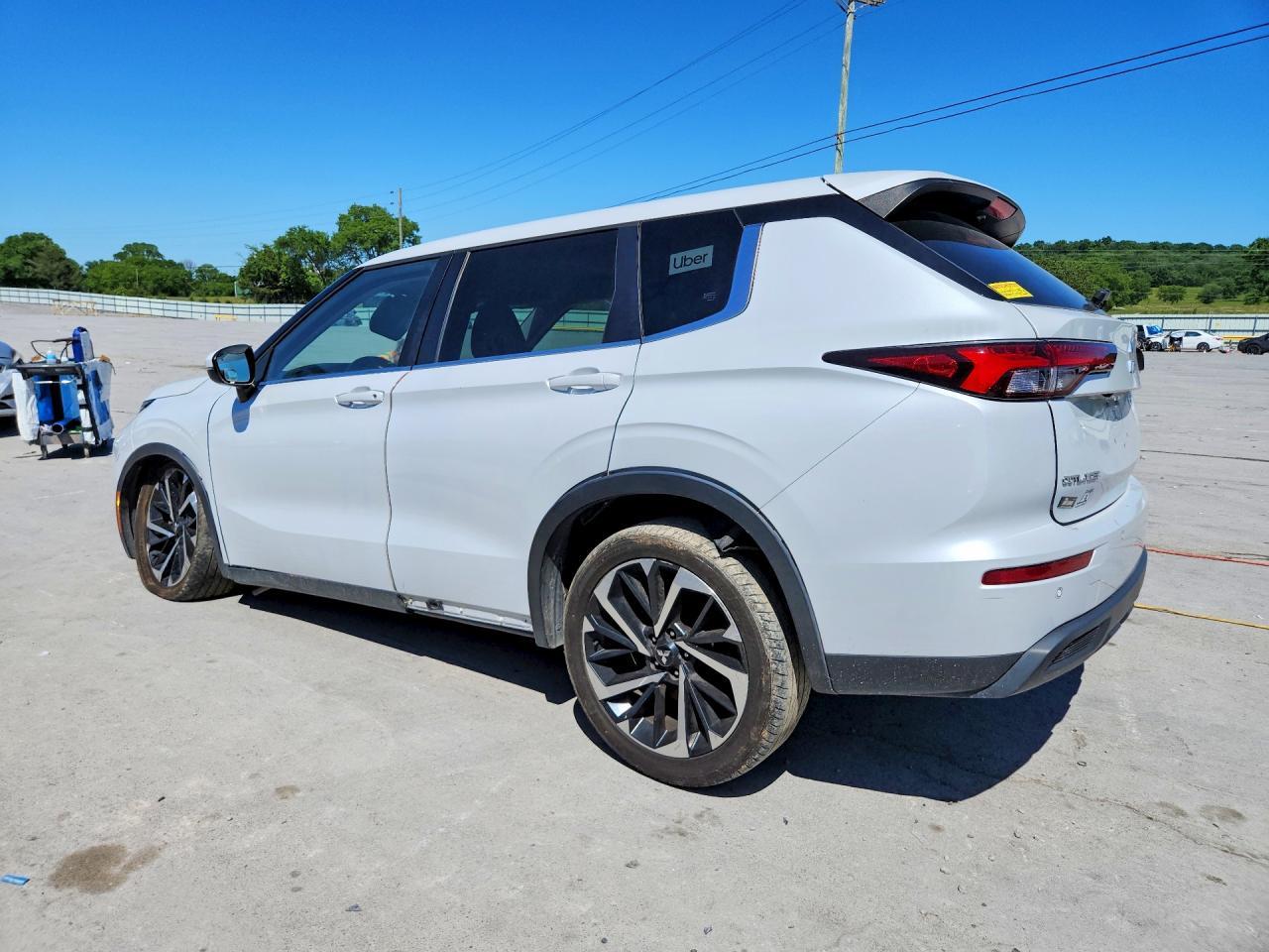 2022 Mitsubishi Outlander Es - Image 2